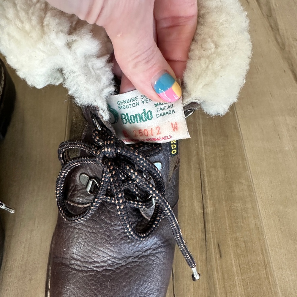 Cozy Brown Boots with White Lining - Picture 4 of 6